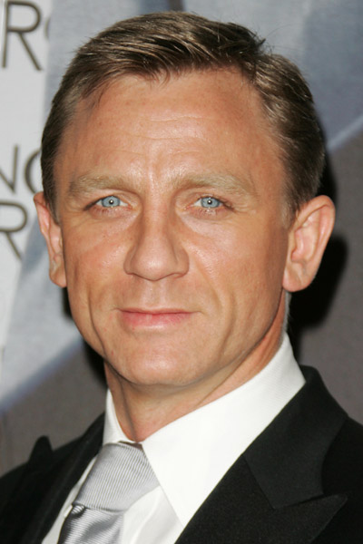 Daniel Craig stars in Defiance the movie