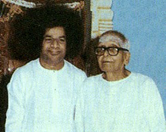 Kasthuri with Bhagavan shri Baba